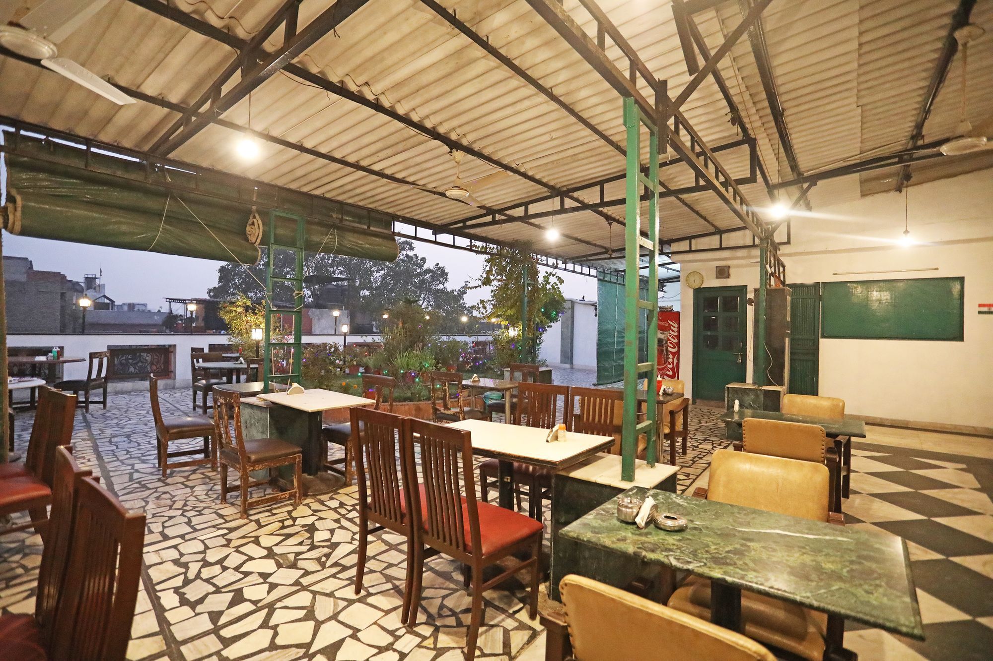 Capital O 10750 Hotel Vivek Nowe Delhi Zewnętrze zdjęcie